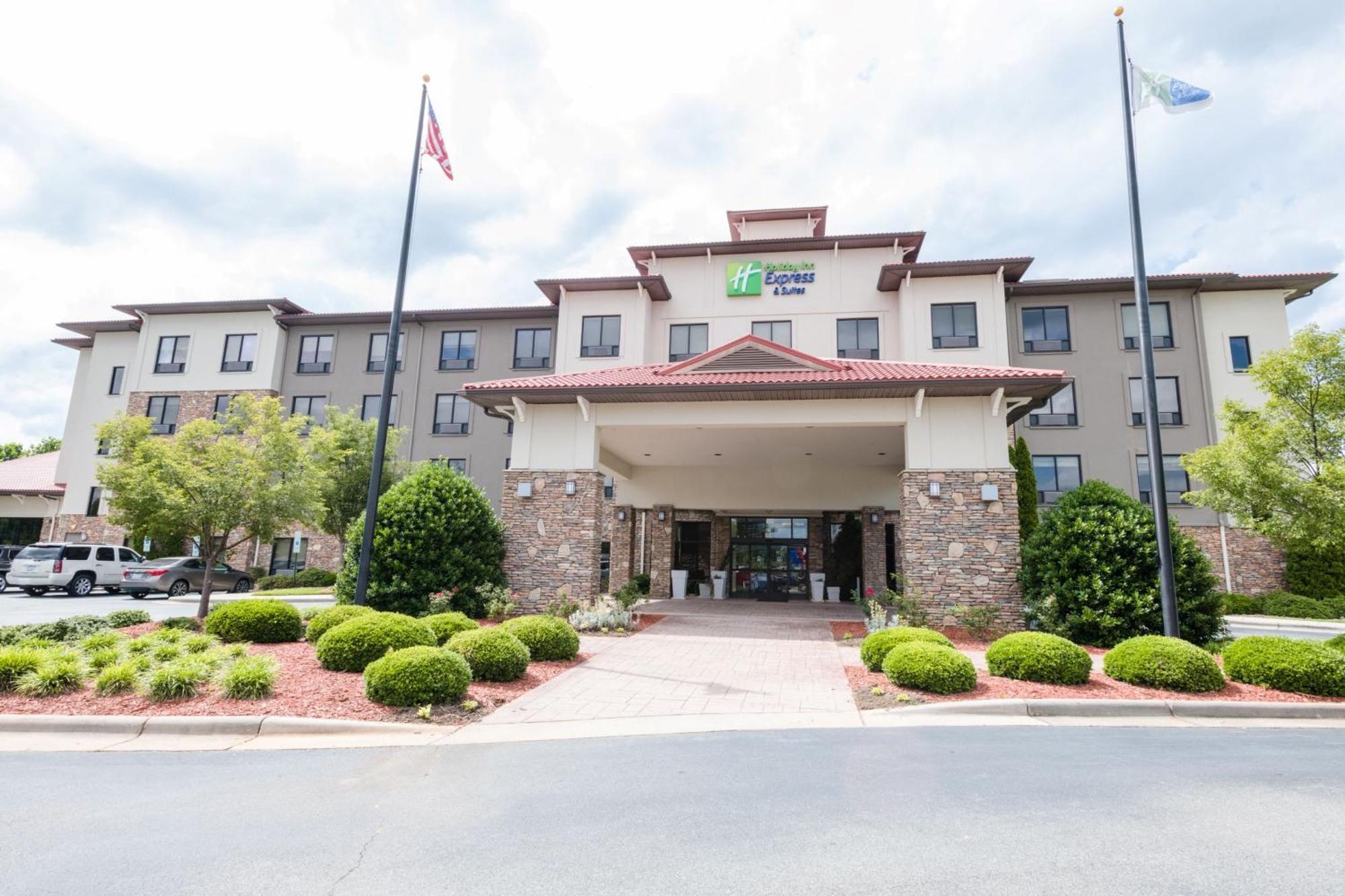 Holiday Inn Express & Suites Lexington North West-The Vineyard, An Ihg Hotel Exterior photo